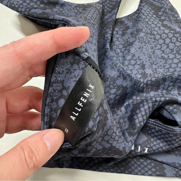 AllFenix Indie Python Animal Print High Neck Sports Bra
Size XS - Picture 7 of 9